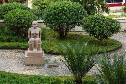 Ministério da Educação e Saúde, posteriormente Ministério da Educação e Cultura e atual Palácio Capanema, Rio de Janeiro RJ Brasil, 1936-1945. Arquitetos Lúcio Costa, Oscar Niemeyer, Affonso Eduardo Reidy, Jorge Moreira, Carlos Leão e Ernani Vasconcellos<br />Foto/Photo Nelson Kon 