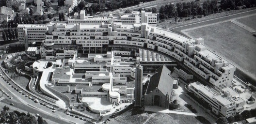 Localização do Hospital Pediátrico Robert Debré com o anel periférico ao fundo [FERMAND, 1999, p.82.]