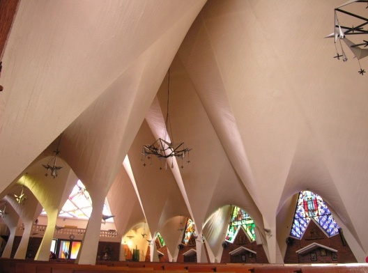 Félix Candela (Cubiertas Ala, S.A.): Iglesia de la Medalla Milagrosa, Ciudad de México, 1954, con colaboración de José Luis Benlliure Galán (detalles arquitectónicos y vitrales)<br />Foto Juan Ignacio del Cueto 