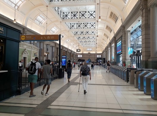 Estação Retiro em Buenos Aires, acesso ao metrô<br />Foto das autoras 