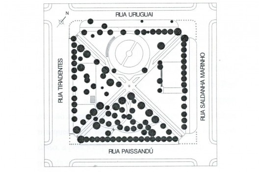 Fig. 9. Planta baixa da praça Antônio Xavier<br />Oliveira, Mascaró, 2007  [Oliveira, Mascaró, 2007]
