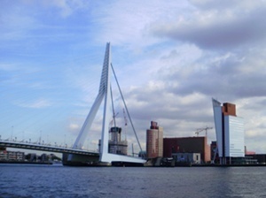 Erasmus Bridge, architect Ben van Berkel, and KPN Telecom Building, architect Renzo Piano, Rotterdan<br />Foto: Abilio Guerra 
