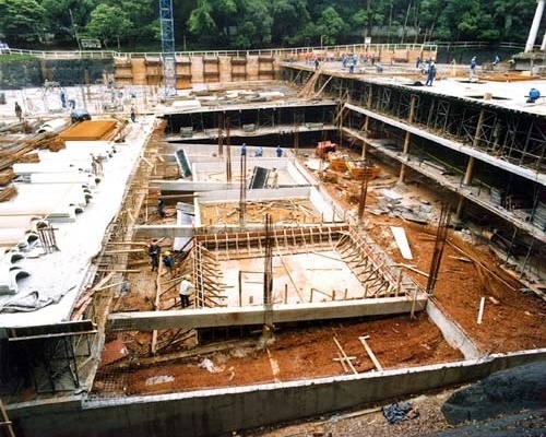Figura 2 – Obras a céu aberto na Praça Alexandre Gusmão