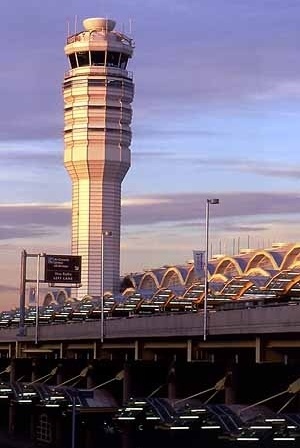 Fachada e torre de controle<br />Foto Eric Taylor / MWAA 