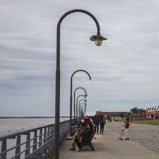 Paseo de la costanera Del Río Paraná, Rosario, Argentina<br />Foto Soyyosoycocomiel  [Wikimedia Commons]