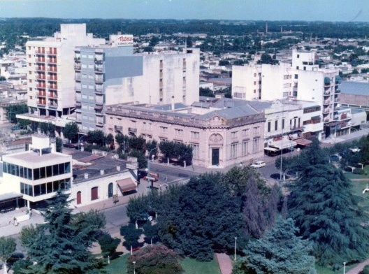 Cidade de Chivilcoy no dia do assalto ao banco, verão de 1984-1985<br />Foto Martin Jayo 