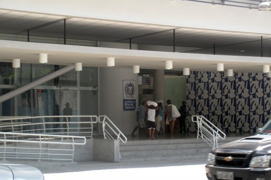 Acesso da estação intermodal, bairro de Ipanema<br />Foto Douglas Vieira de Aguiar 
