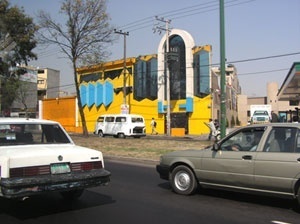 Arquitetura de contraste, Calçada Zaragoza. México D.F [Autor. México 2005]