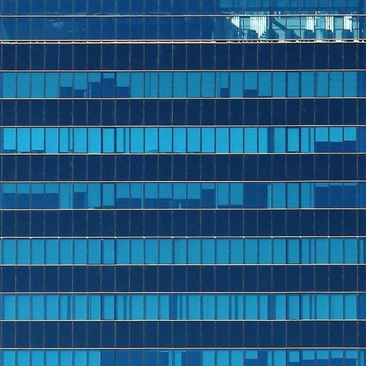 Fachada da Torre Garena em Alcalá de Henares, Comunidad de Madrid, exemplo de BIPV<br />Foto M.Peinado  [Wikimedia Commons]
