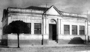 Paço Municipal (1877). Neste prédio, existe a preocupação com a leitura do volume claro e independente, bem como com a criação de dois eixos de simetria ortogonais em planta [Museu Histórico de Campina Grande]