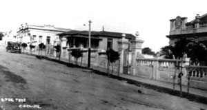 Rua Sete de Setembro e seus casarões ecléticos isolados no lote [193-?] [Museu Histórico de Campina Grande]