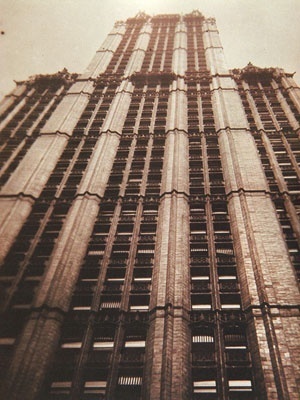 Fotografia do do Woolworth em New York, 1923. Autor: Knud Lonberg-Holm