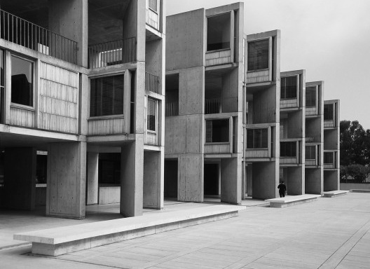 Instituto Salk, La Jolla, 1959-65. Louis Kahn<br />Foto Chris Yunker  [Wikimedia Commons]