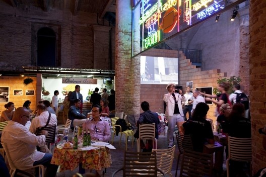 Proyecto Torre David-Gran Horizonte, de Urban Think-Tank con Justin McGuirk. Ganador del León de Oro<br />Foto Fredy Massad 