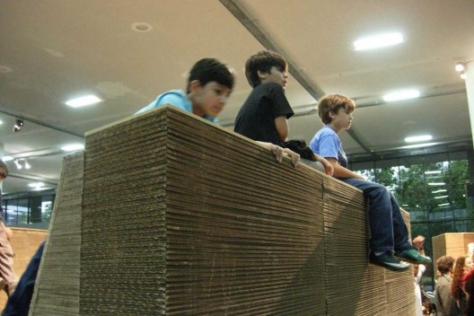 “O outro, o mesmo”, terreiro da 29ª Bienal de Arte de São Paulo, 2011. Arquiteto Carlos Teixeira