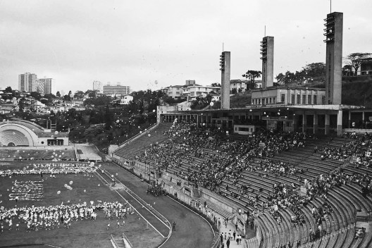 Estádio e complexo poliesportivo do Pacaembu, época da inauguração, São Paulo, anos 1940<br />Foto divulgação  [Acervo Casa da Imagem / livro <i>Museu do Futebol</i>]