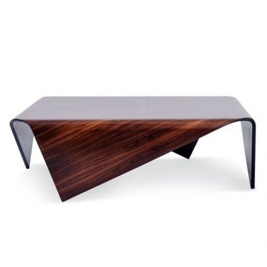 Mesa quadrada, de Julio Katinsky<br />Foto divulgação 