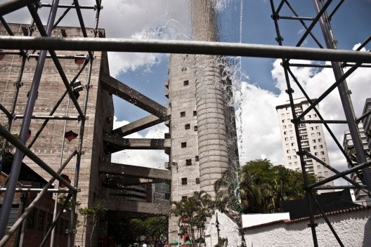 Torres - SESC Pompéia<br />Foto Aleix Gorgorió Estruch 
