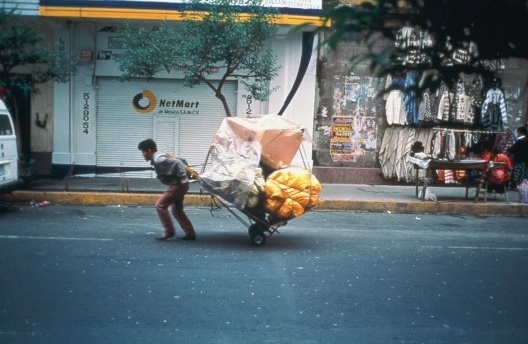 Francis Alÿs. Ambulantes, 1992<br />Francis Alÿs © Francis Alÿs 