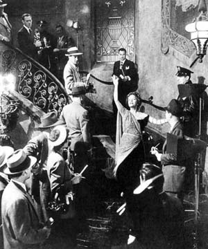 Cena de Sunset Boulevard, com Gloria Swanson e William Holden, filme de Billy Wilder, 1950. No filme, como na cidade, a trilogia de sucesso, decadência e morte