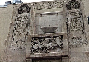 Biblioteca pública de Los Angeles. Fachada oeste. 