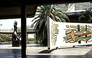 Plaza Cubierta, Ciudad Universitaria de Caracas, Carlos Raúl Villanueva. Bi-mural de Fernand Leger e Henri Laurens, 1952-1953