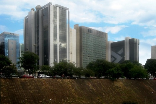 Edifícios no Setor Bancário Sul, Brasília<br />Foto Aldo Paviani 