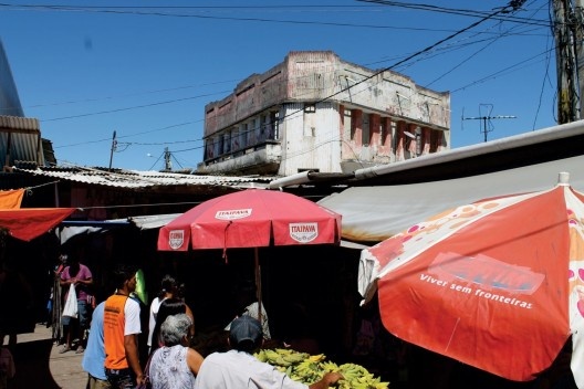 Feira e edifício do Pau do Meio, 2013<br />Foto Pedro Carvalho 