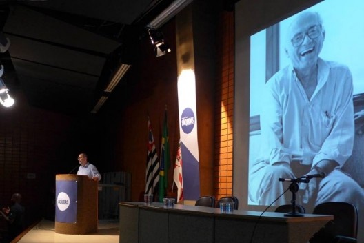 Abilio Guerra apresenta homenagem a João Filgueiras Lima, Lelé, Encontro Núcleo Docomomo-SP 2015<br />Foto André Marques 