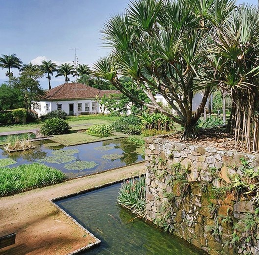 Fazenda Vargem Grande, Areias SP, 1992. Paisagismo Roberto Burle Marx, Haruyoshi Ono e José Tabacow<br />Foto Andrés Otero  [Acervo Guilherme Mazza Dourado]
