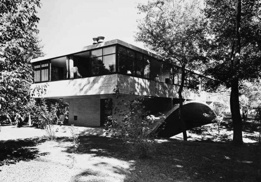 Casa ponte (Casa sobre o arroio), Mar del Plata, 1947. Arquiteto Amancio Williams<br />Foto Gertrude Stein 