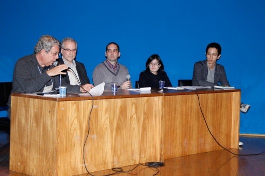 Debate após apresentação dos trabalhos da Sessão Artigas, etc.... Renato Anelli, Fernando Guillermo Vazquez Ramos, Roberto Nehme, Priscila Miura e Rodrigo Kamimura, no Auditório Maria Montessori<br />Foto Michelle Schneider 