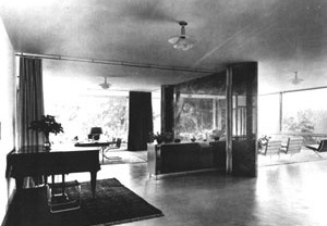 Vista interna [HAMMER-TUGENDHAT, Daniela; TEGETHOFF, Wolf. Ludwig Mies van der Rohe, The Tugendhat House.]
