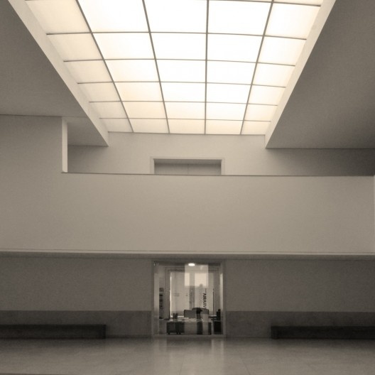 Vista posterior do Átrio central, Museu de Serralves, Porto<br />Foto Gabriel Cesar 