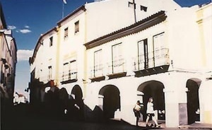Fig.13 – Gallery in a historical building at Évora<br />Foto JAZ, 1997 