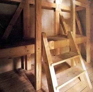 Detalhes interior da máscara A casa do Suicida [CROSBY, M. Domus, n. 737, 04/1992, p.1-3. Reprodução]
