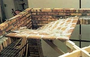 Bóveda tabicada en tres capas, en Extremadura, España [revista Costruire em Laterizio, n. 82, Septiembre 2001]