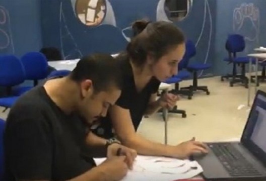 Frame extraído dos making offs da produção dos vídeos sobre a história da cidade de Barcelona e New York realizado pelos alunos na disciplina. (2016-2017)<br />Elaboração Giulia Becker, Luan Bobato Daldim e Rita Patron 