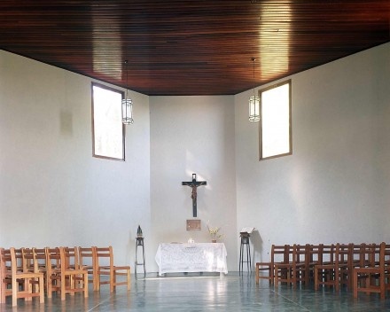 Capela, Ibiúna. Arquiteta Lina Bo Bardi<br />Foto Nelson Kon 