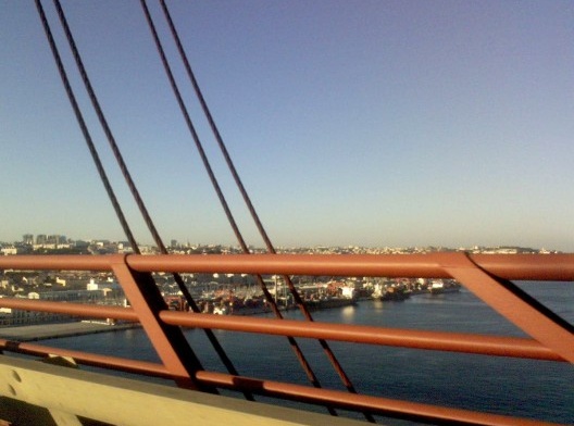 Área ribeirinha de Lisboa vista da ponte<br />Foto Abilio Guerra 
