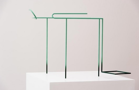 Waltércio Caldas. Escultura. Falta alguma coisa mas o equilíbrio é perfeito [acervo Galeria Paulo Darzé]