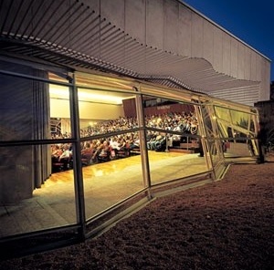 Auditório UniRitter, Porto Alegre, 2000. Arquitetos Cláudio Araújo, Daniel Pitta Fischmann, Marcel Gregory Trescastro, André Luís Pereira Nunes, Lourenço Carlos Henrique Neves e Rodrigo Conceição<br />Foto divulgação 