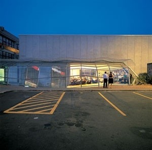 Auditório UniRitter, Porto Alegre, 2000. Arquitetos Cláudio Araújo, Daniel Pitta Fischmann, Marcel Gregory Trescastro, André Luís Pereira Nunes, Lourenço Carlos Henrique Neves e Rodrigo Conceição<br />Foto divulgação 