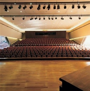 Auditório UniRitter, Porto Alegre, 2000. Arquitetos Cláudio Araújo, Daniel Pitta Fischmann, Marcel Gregory Trescastro, André Luís Pereira Nunes, Lourenço Carlos Henrique Neves e Rodrigo Conceição<br />Foto divulgação 