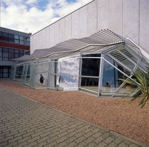 Auditório UniRitter, Porto Alegre, 2000. Arquitetos Cláudio Araújo, Daniel Pitta Fischmann, Marcel Gregory Trescastro, André Luís Pereira Nunes, Lourenço Carlos Henrique Neves e Rodrigo Conceição<br />Foto divulgação 