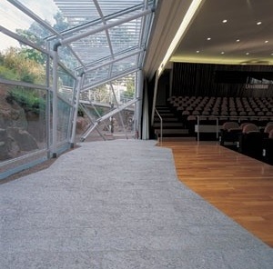 Auditório UniRitter, Porto Alegre, 2000. Arquitetos Cláudio Araújo, Daniel Pitta Fischmann, Marcel Gregory Trescastro, André Luís Pereira Nunes, Lourenço Carlos Henrique Neves e Rodrigo Conceição<br />Foto divulgação 