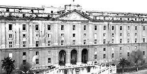 Figura 07 – Albergo dei Poveri, Nápoles (Ferdinando Fuga, 1751) [PEVSNER, N.. História de las tipologias arquitectónicas. Barcelona; Gustavo Gili, 1980. p ]