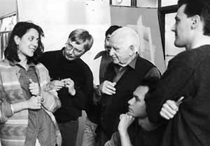 Pierre Vago e jovens arquitetos em workshop da IBA-Emscher Park, Alemanha, 1993<br />Foto Nina Nedelykov 