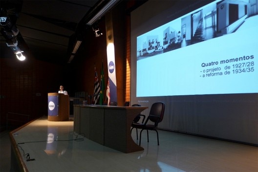 Apresentação de Audrey Migliani, Encontro Núcleo Docomomo-SP 2015<br />Foto André Marques 