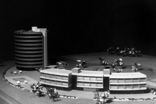 Riviera Flat, maquete, Riviera de São Lourenço, Bertioga. Arquiteto Oswaldo Corrêa Gonçalves<br />Desenho divulgação  [Acervo Oswaldo Corrêa Gonçalves]